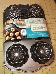 The Pioneer Woman Floral Nonstick Cakelet Pan- Timeless. Condition is 