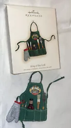 You are bidding on a great Hallmark King Of The Grill 2007 BBQ Apron Grill Master Ornament Keepsake! It’s in...