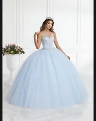 QUINCEANERA - SWEET SIXTEEN - PROM . VERY BEAUTIFUL GOWN. VERY FULL POOFY SKIRT. FITTED SILHOUTTE.