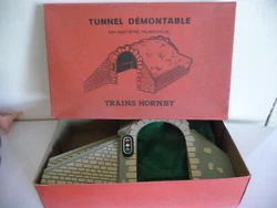 Pour les Trains Hornby. for Hornby Trains. le tunnel fait. the tunnel makes. +- 21 cm de large. il est en matiere...