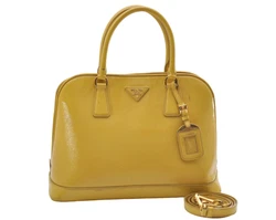 Item No. 0964E. Pocket Inside Pocket has dingy,rubbed,a little loose threads. Style Hand bag. Color Yellow. S Like a...