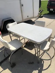 Vintage 1950’s MCM white Formica Kitchen Table with leaf and 4 chairs. Some scarring/stains on Formica, mild pitting...