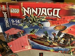 Lego Ninjago Set 70738. Le vaisseau et le dragon sont completLa boîte est un peu abîmée Avec noticeIl manque une...