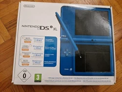 Nintendo DSi XL Console Portable - Bleue. Très bel article en très bon état !  Quelque traces très légère autour...