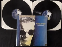 Les disques ont quelques rayures qui naffectent pas la qualité sonore. Les signes de lâge sont présents. Le disque...