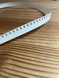 Bande amorce pour film super 8. La bande amorce est vendue au mètre.