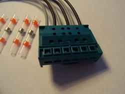 SÉRIE 5 E61. KIT RÉPARATION PLATINE PORTE-AMPOULES DROIT OU GAUCHE. LES COULEURS DES FILS DU KIT PEUVENT ETRE...