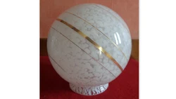POUR LAMPE ART DECO. UNE PETITE EGRENURE EN BORDURE DE LA COLERETTE.