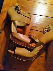 Coach New York Womens Heeled Shoes Size 6.5 B - Tan - Leather.[RCLB2] Nice Condition shoes,  only real signs of wear...