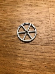 Epaisseur au bord de la jante: 2,15mm. Epaisseur au moyeu de la jante: 4,7mm.