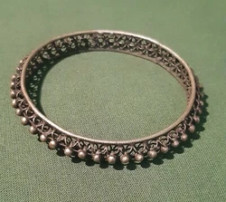 Ancien Bracelet Siam Cambodge Ethnique. Bracelet typique dAsie du sud Est,en argent à bas titre,bon état. Diamètre...