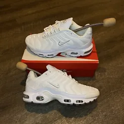 nike tn blanche taille 39.