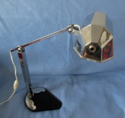 Grande lampe dépoque Art Déco métal chromé pied fonte. Socle: Long: 17 cm - Largeur: 13 cm - Epais: 1 cm - Poids:...