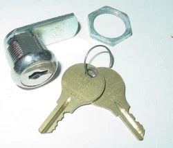 1 Unused with light soiling, oxidation and surface wear. Key stays in when un-locked.