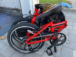 THIS BICYCLE IS LIKE NEW! Genuine Shimano components with 7 speeds and grip style shifter. Folded size: H-27
