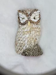 This charming owl figurine is a true work of art, crafted from delicate sea shells with a keen eye for detail. Perfect...
