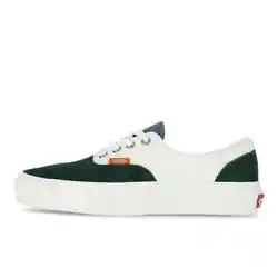 This iteration features a robust suede upper in a green and white colourblock design for a modernized, fresh look....