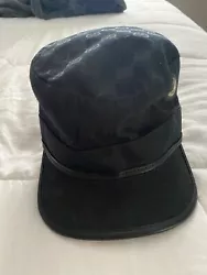 Gucci Hat. Condition is Pre-owned. Shipped with USPS Ground Advantage.