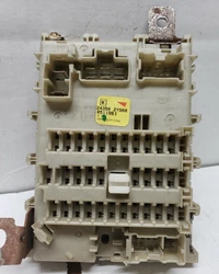                     2000 01 Nissan Maxima Infiniti I30 Junction Fusebox Relay Unit part number 24350-2Y900...