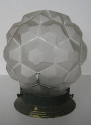 Ancien globe en verre moule pressé art déco. pour lampe a poser ,lustre,suspension. pas déclatau col. trés bon...