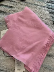 GUCCI Ladies Pink GG Logo Scarf Woman`s Wool Material Size 45 cm x 195 cm. Gucci Schal Neu 195 x 45 cm...