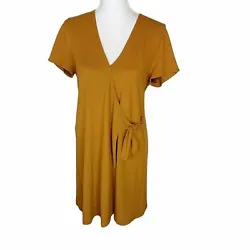 Madewell Texture & Thread Short-Sleeve Side-Tie Dress MediumGreat preowned condition Inspired by the idea that...