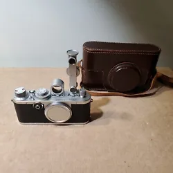 Included with the body is the Ernst Leitz Wetzlar 5cm viewfinder, which is free from scratches, dings, fungus, and...