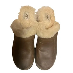 UGG Kalie Wooden Brown Leather Clog S/N 5425 sz 7 in great condition.