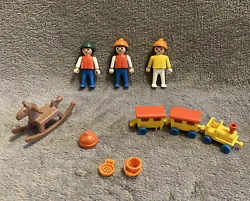 Bonjour Playmobil vintage État : Occasion Petit train non complet il manque des roues et un toit Traces d’usures et...