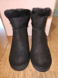 Paux Fur Boots Womens Sz 7 M Juicy Couture Firecracker Gold Emblem See Disc.  *These are in a mismatched box!*  Free...