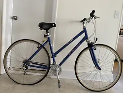 NOS Women’s Giant Farrago bicycle 19.5 inches, 21spd Blue, HybridNew Old Stock Lady’s frameThis was assembled in a...