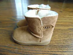 FOR SALE USED CONDITION UGG AUSTRALIA TODDLER BOOTS SZ.04/05 S/N10960891. SHOES ARE INEXCELLENT CONDITION. SEE THE...