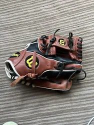 A500 11.5 inch used right handed infield glove