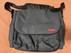 Skip Hop Duo Essential Diaper Messenger Bag Black. I selling bran new diapers bag....  never use only take out the tag ...