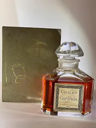 Des parfums GÜERLAIN pour le rare parfum « GARDENIA » encore dans son coffret (usures) hauteur du flacon 10 cm,...