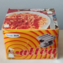 Vtg Altea Lusso 160 Hand Crank Pasta Noodle Making Machine Made In Italy. Machine is in good working condition Box in...