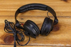 Besides that these headphones function as they should. It may have light signs of use, as shown in the images.