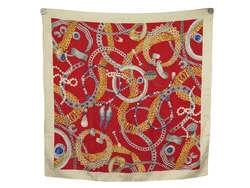 Matière : soie brochée jacquard. Type foulard : carré 90 cm. Scarf type : scarf 90 cm. Material : jacquard silk....