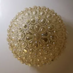 Matières : verre à bulles, socle en métal. Douille baïonnette. Poids net 1,3 KG.