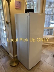 Insignia Upright Freezer NS-UZ53WH9 White H56