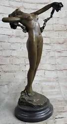 . . . . Condition:   Cette sculpture est en parfait état.Dimensions en bronze avec socle en marbre : Hauteur 16