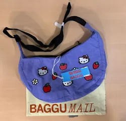 This Baggu x Hello Kitty and Friends crossbody bag is a must-have for any Hello Kitty fan. The medium-sized...