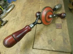 Here is a nice old egg beater type hand drill marked Craftsman in good usable condition. Made by Millers Falls and in...