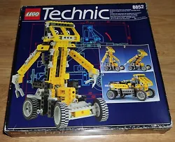 Lego technic 8852 neuf. Un scellé est coupé, mais la boite na jamais été ouverte.