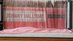 Johnny Hallyday la collection officielle. La collection comprend 71 numéros qui sont encore sous le film de protection.