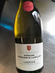 Excellent vin blanc AOP Bourgogne LADOIX de 2018. Vin de France.