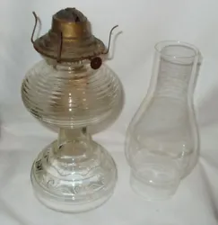 Listing as you see in photos is a nice clear glass kerosene oil table lamp.  Beehive pattern on bowl with plume...