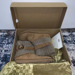 Uggs Womens Size 4. Pre-Owned, Minor Discoloration Shown In Photos But Still In Good Condition!! With Box!!!!