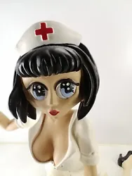 Grande statuette, 27 cm, infirmière sexy. A noter quil manque laiguille de la seringue.
