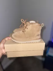toddler ugg boots. Good condition with box. No defects